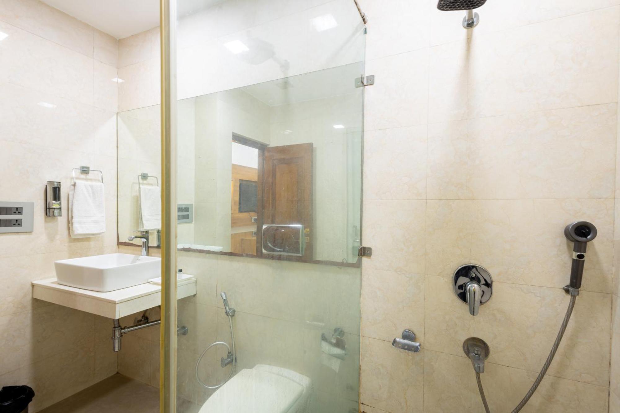 Hotel Panickers Residency - Ajmal Khan Market Near Karol Bagh Metro Delhi  Extérieur photo