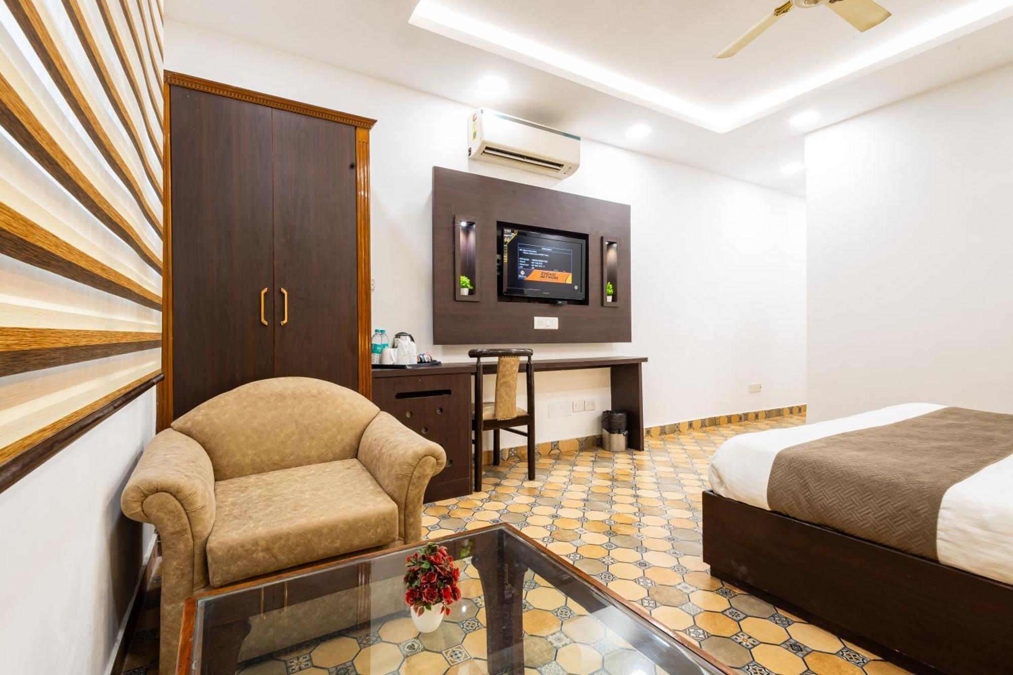 Hotel Panickers Residency - Ajmal Khan Market Near Karol Bagh Metro Delhi  Extérieur photo